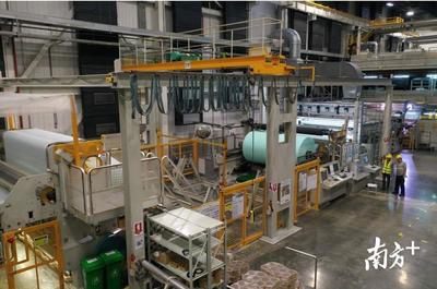 24小時(shí)不停產(chǎn)，50名工人春節(jié)堅(jiān)守 南海無(wú)紡布口罩生產(chǎn)線全力支援抗疫前線